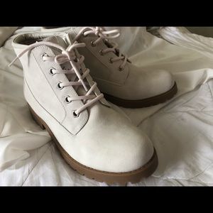 white winter ❄️ boots 🥾